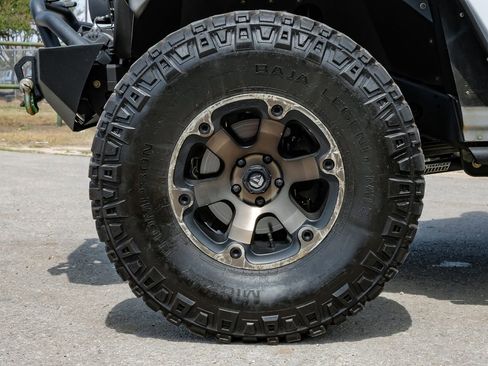 Used 2018 Jeep Wrangler Unlimited Sahara image 62