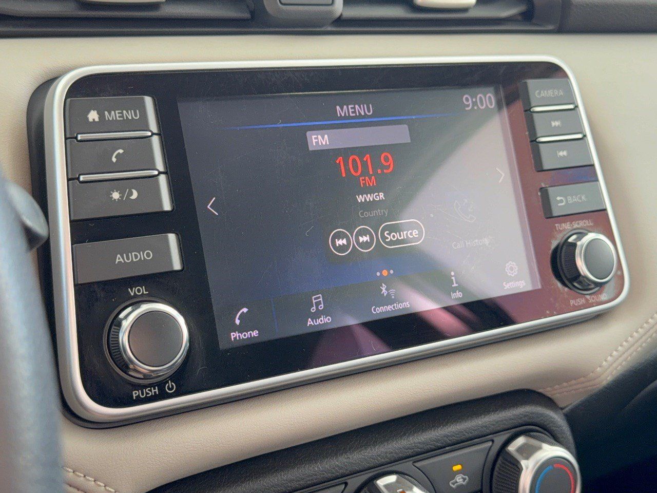 Used 2020 Nissan Versa SV FWD image 23