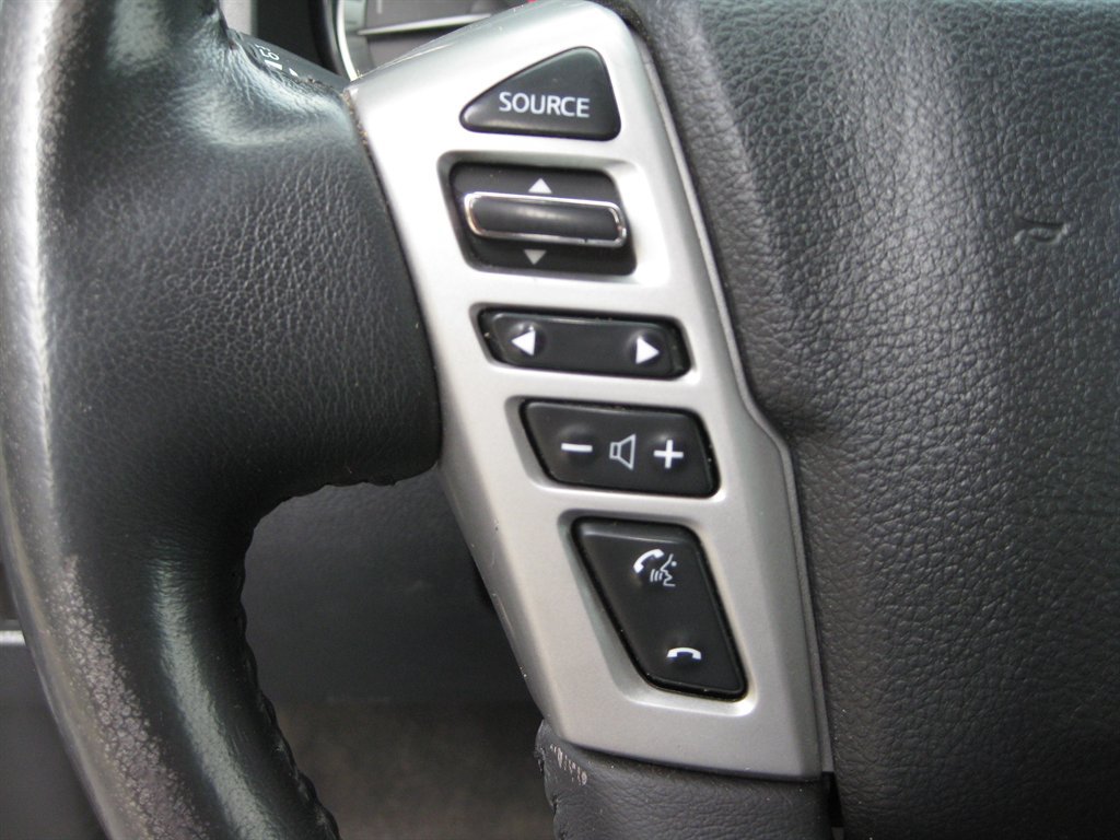 Used 2017 Nissan Titan SV AWD/4WD image 17