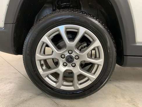 Used 2025 Jeep Compass Limited AWD/4WD image 9