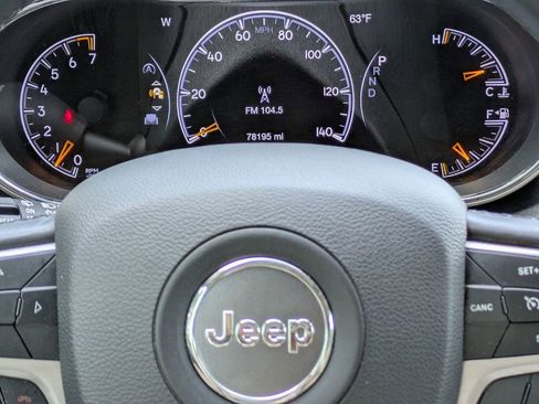 Used 2022 Jeep Grand Cherokee Laredo E image 26