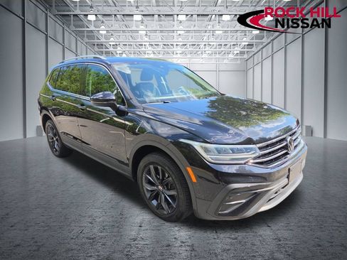 Used 2022 Volkswagen Tiguan SE AWD/4WD image 1