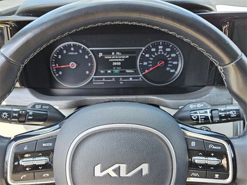 Used 2022 Kia Sorento EX w/ Panoramic Sunroof Package image 28