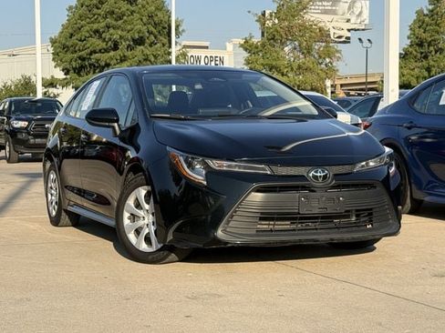 Used 2024 Toyota Corolla LE FWD image 2