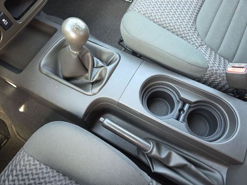 Used 2019 Nissan Frontier SV RWD image 10