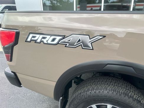 Used 2021 Nissan Titan PRO-4X w/ Pro-4x Convenience Package AWD/4WD image 10