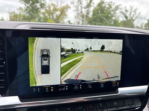 Used 2025 Chevrolet Silverado 2500 LTZ w/ LTZ Plus Package image 57