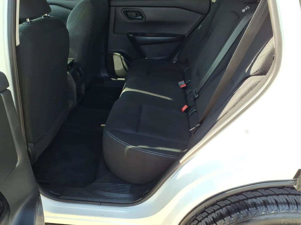 Used 2024 Nissan Rogue S FWD image 13