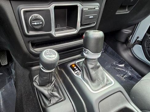 Used 2023 Jeep Wrangler Sport AWD/4WD image 25
