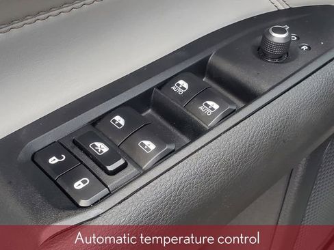 Used 2023 Jeep Compass Limited w/ Elite Group AWD/4WD image 16