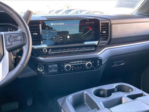 Used 2025 GMC Sierra 1500 SLT image 6