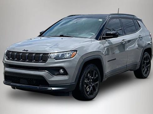 Used 2023 Jeep Compass Latitude AWD/4WD image 2