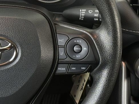 Used 2022 Toyota RAV4 LE FWD image 15