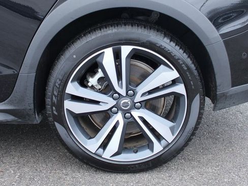 Used 2025 Volvo V60 B5 Cross Country Plus image 38