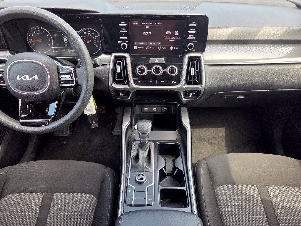 Used 2023 Kia Sorento LX AWD/4WD image 16