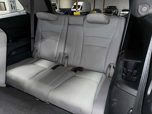 Used 2016 Honda Pilot Touring image 17
