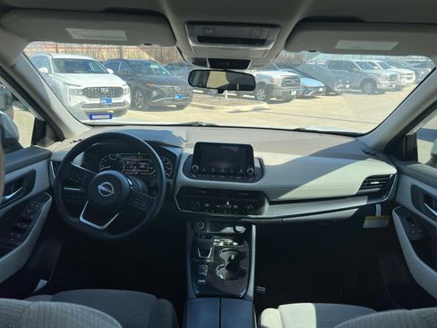 Used 2023 Nissan Rogue SV image 20