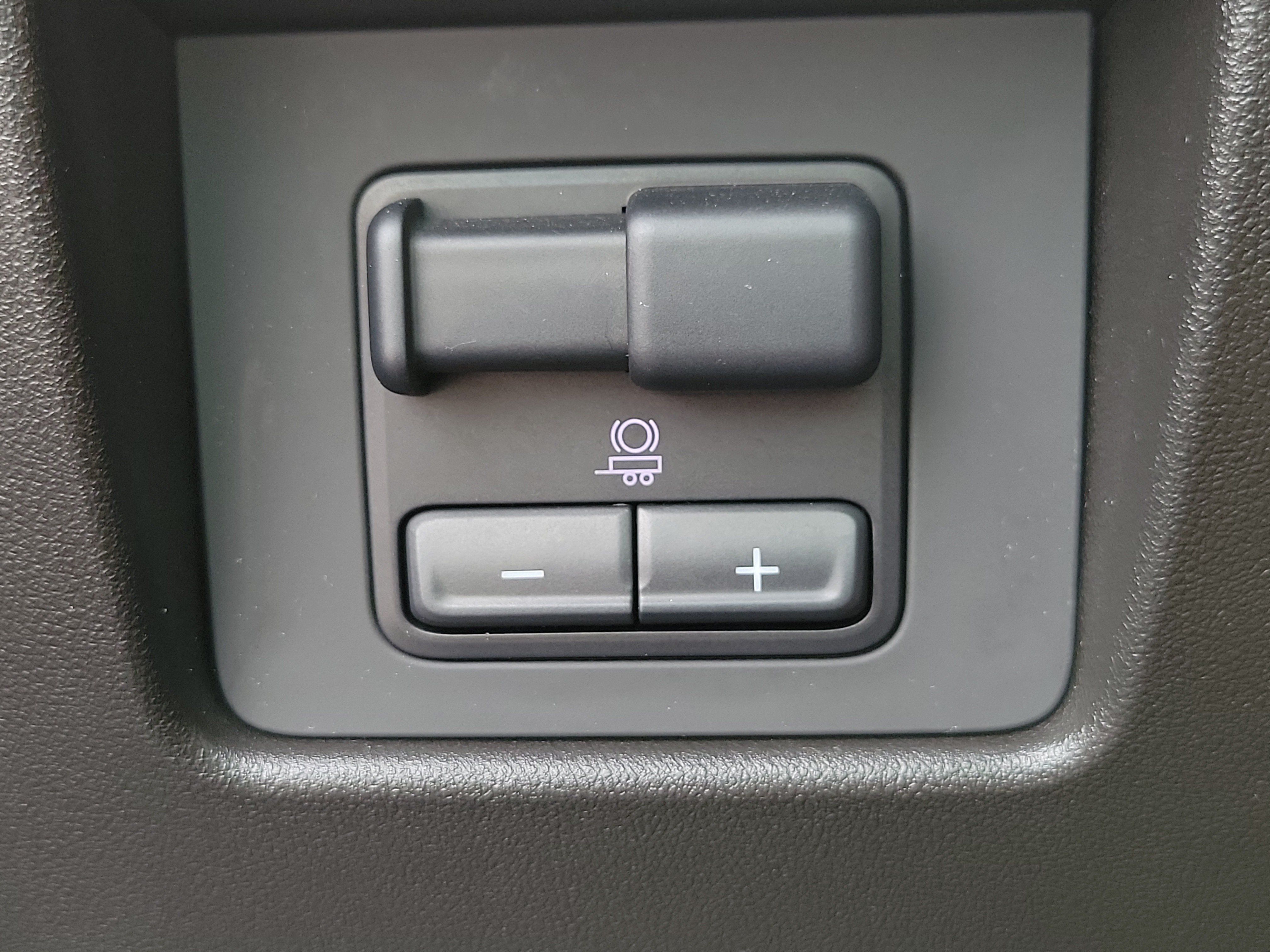 Used 2024 Chevrolet Colorado LT w/ LT Convenience Package III RWD image 17