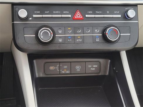 Certified 2025 Hyundai Tucson SE image 23