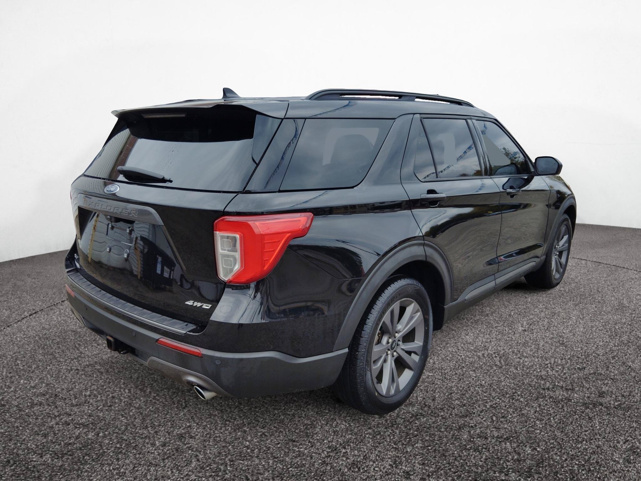 Used 2021 Ford Explorer XLT w/ Equipment Group 202A AWD/4WD image 7