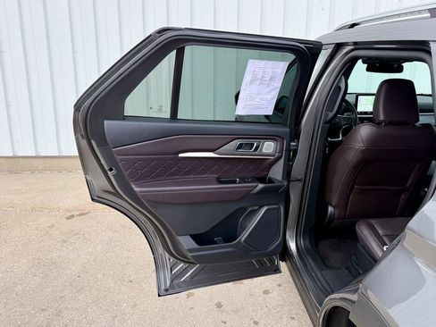 Certified 2025 Ford Explorer Platinum w/ LUX Leather Package AWD/4WD image 16