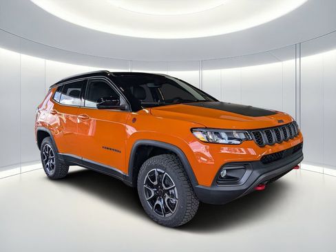 New 2026 Jeep Compass Trailhawk w/ Sun, Sound & Navigation Group AWD/4WD image 1