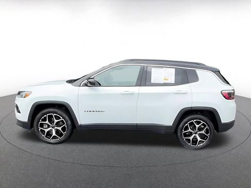 Used 2025 Jeep Compass Limited AWD/4WD image 9