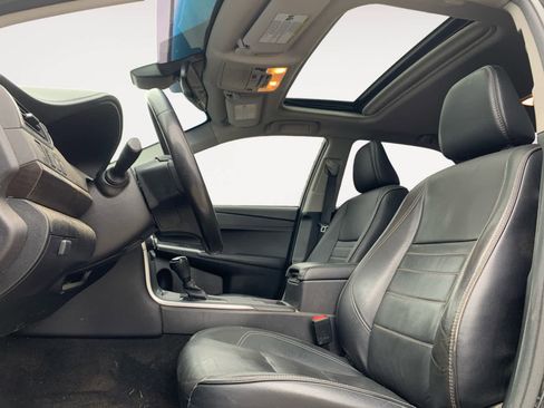 Used 2017 Toyota Camry XLE image 10