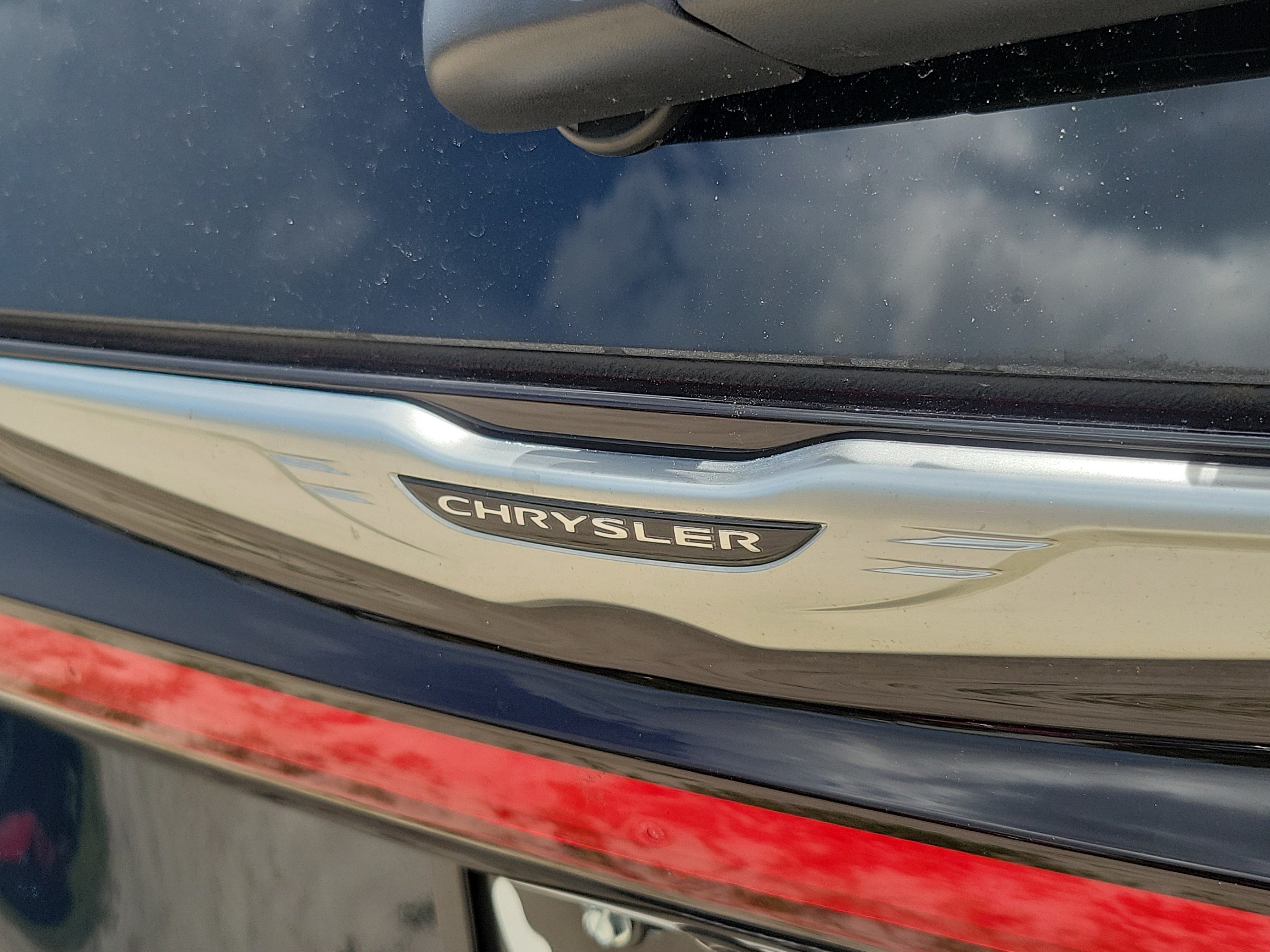 Used 2025 Chrysler Pacifica Select FWD image 6