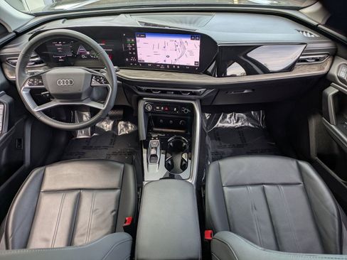 Used 2025 Audi Q5 Premium w/ Convenience Package image 7