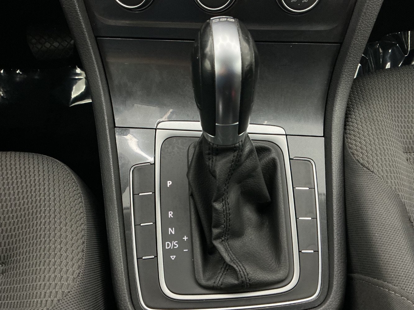 Used 2019 Volkswagen Golf S AWD/4WD image 36