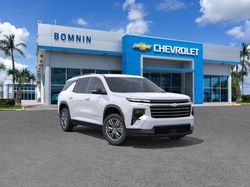 New 2026 Chevrolet Traverse LT image 2