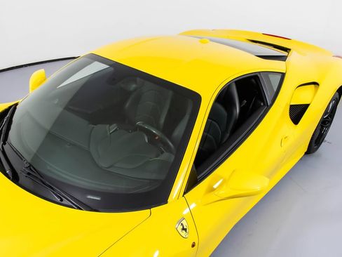 Certified 2019 Ferrari 488 GTB RWD image 31