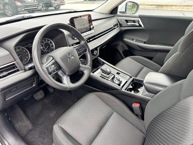 Used 2022 Mitsubishi Outlander ES AWD/4WD image 13