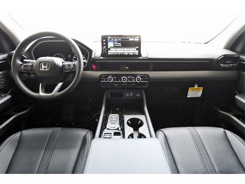 New 2025 Honda Pilot Touring image 8