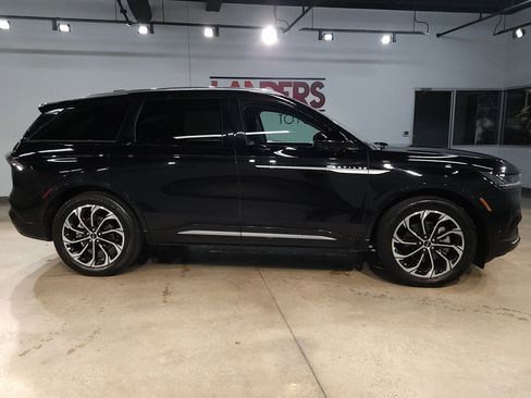 Used 2024 Lincoln Nautilus Reserve image 8