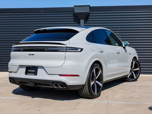 New 2025 Porsche Cayenne Turbo image 7