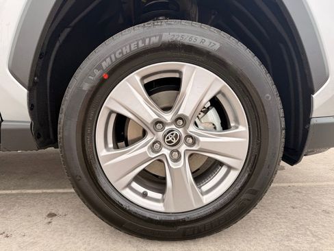 Used 2025 Toyota RAV4 XLE image 30