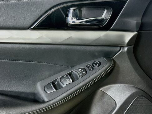 Used 2023 Nissan Maxima SL FWD image 24