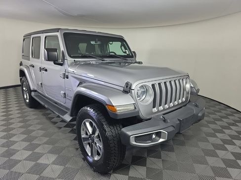 Used 2018 Jeep Wrangler Unlimited Sahara w/ Dual Top Group AWD/4WD image 7