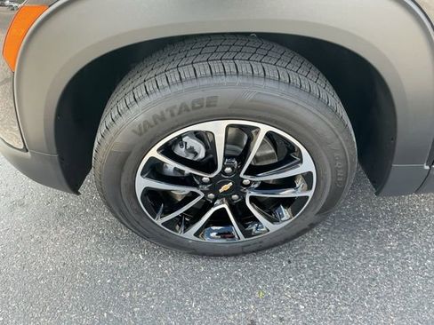 Used 2025 Chevrolet TrailBlazer LT AWD/4WD image 9