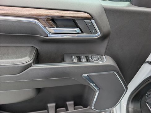 Used 2023 Chevrolet Silverado 1500 LT AWD/4WD image 18