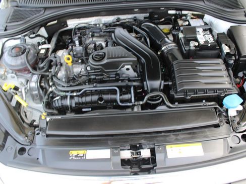 Certified 2024 Volkswagen Jetta SE w/ Panoramic Sunroof Package image 29