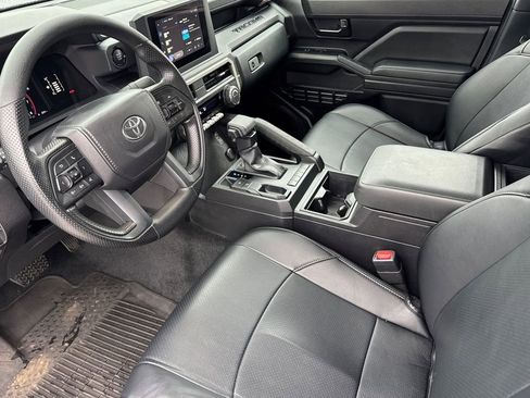 Used 2025 Toyota Tacoma SR image 9