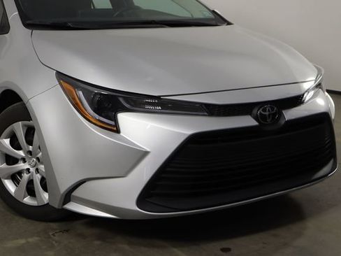 Used 2025 Toyota Corolla LE FWD image 36