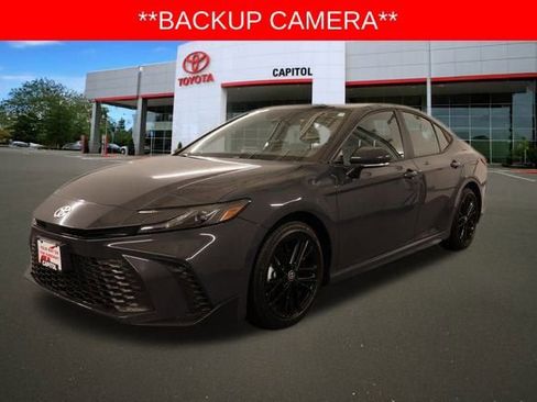 Used 2025 Toyota Camry SE image 7