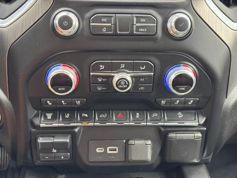 Used 2022 GMC Sierra 2500 Denali w/ Technology Package AWD/4WD image 23
