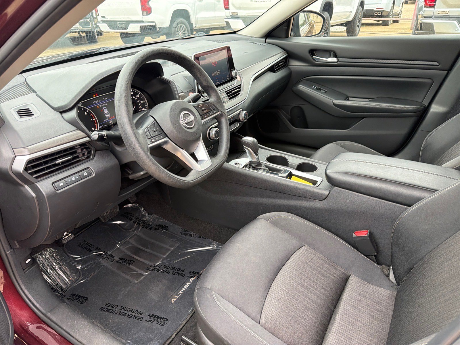 Used 2025 Nissan Altima 2.5 SV FWD image 11