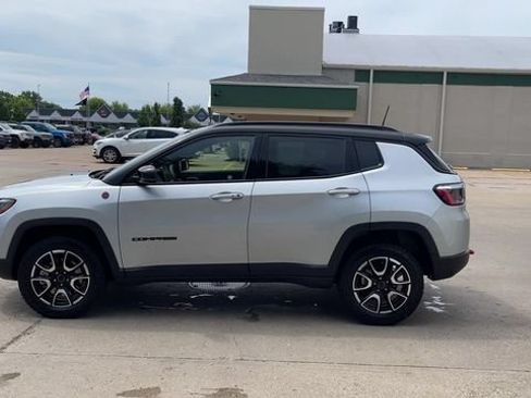 Used 2026 Jeep Compass Trailhawk AWD/4WD image 5