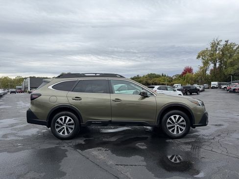 Used 2020 Subaru Outback Premium image 8